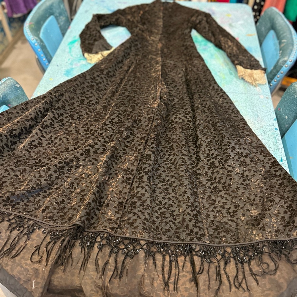 1900s Antique Velvet Dress - Picture 4 of 16